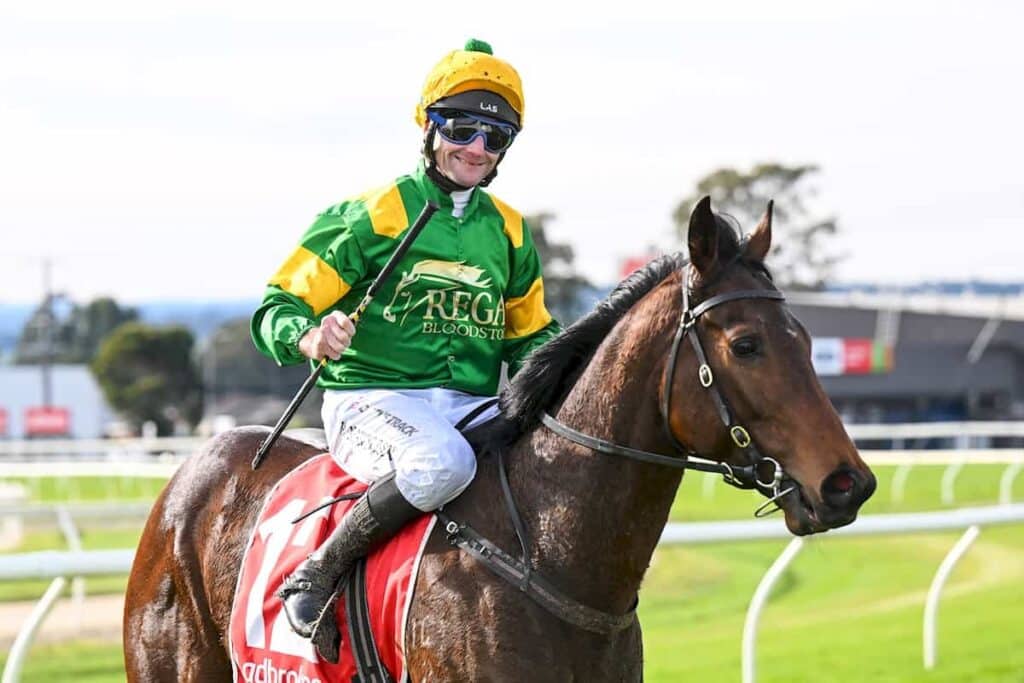 Regal Vanguard Wins at Moe